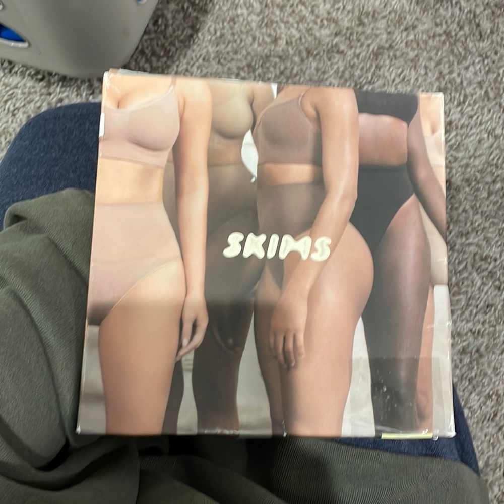 New with box skims Shapeware